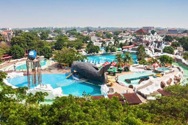 SnowBay waterpark Jakarta Air Hangat Indonesia