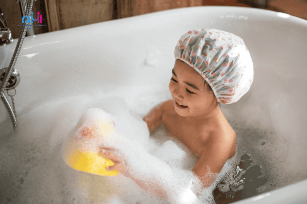 Waktu terbaik mandi air hangat untuk anak