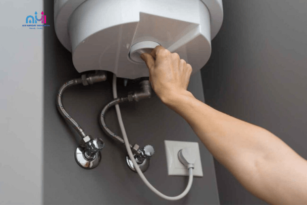 Letak tombol reset pada water heater listrik