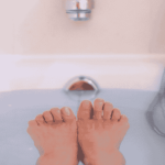 Manfaat Mandi Air Hangat untuk Kulit agar Tetap Sehat Setiap Hari Manfaat Mandi Air Hangat untuk Kulit agar Tetap Sehat Setiap Hari