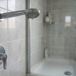 Penyebab Tekanan Air Panas Berkurang di Kamar Mandi yang Sering Terjadi